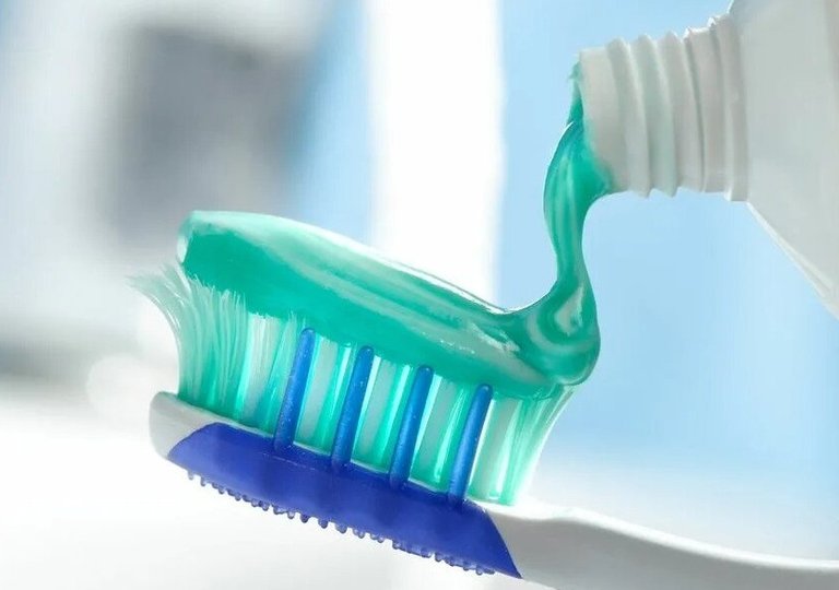 Можно ли, как и сколько хранить зубную пасту в холодильнике