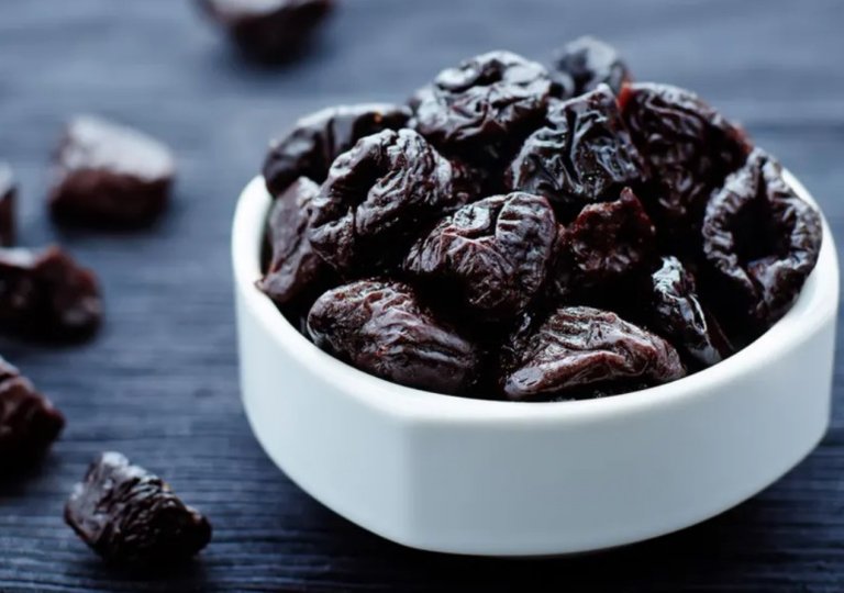 Можно ли, как и сколько хранить чернослив в холодильнике