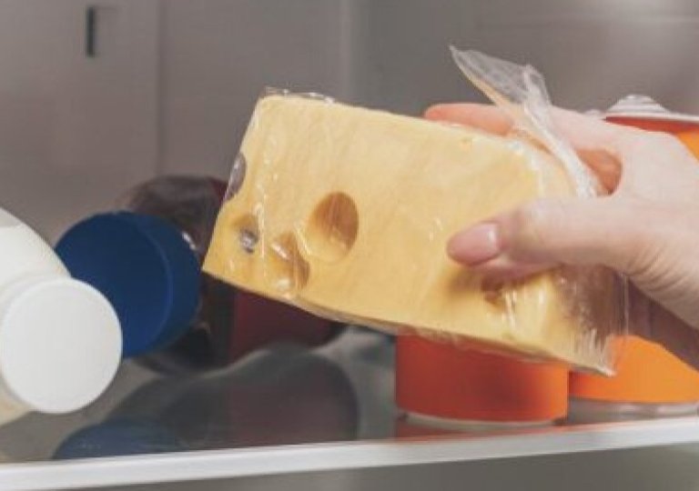 Можно ли, как и сколько хранить сыр в холодильнике