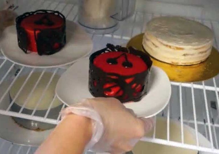 Можно ли, как и сколько хранить торт в холодильнике?